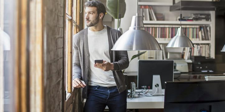 Firmeninhaber im Büro  Firmeninhaber im Büro
